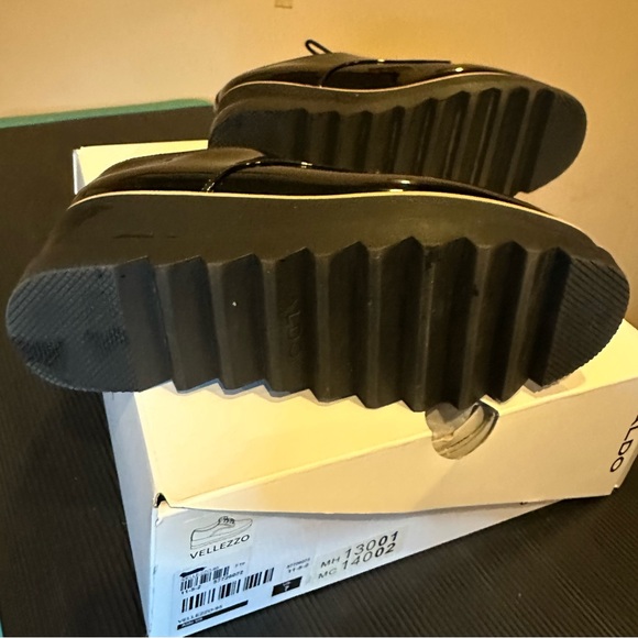 ALDO Shiny Black Platform Oxfords - Picture 3 of 4